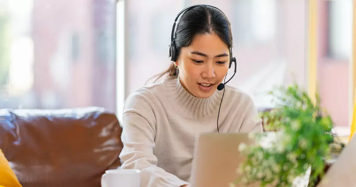 navigate-blog-flex-work Eye care professional working from home